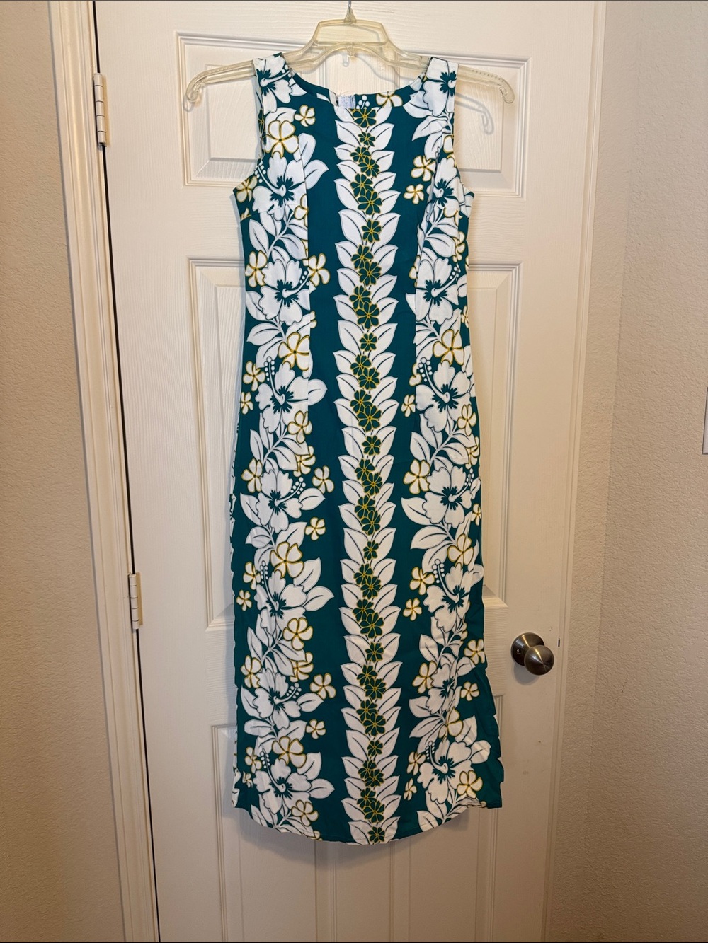 ALOHA ISLAND WEAR Sleeveless Teal Floral Maxi Dress - White & Yellow Print